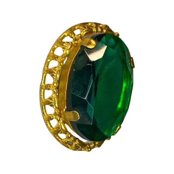 Brooch – Vintage 1940s Gold-Tone Filigree Oval with Emerald Rhinestone - Picture 3 of 5